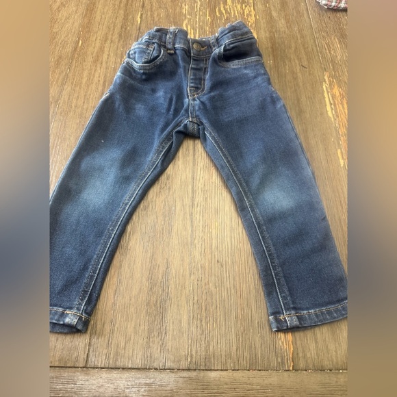 Lot/bundle of 4 boy’s toddler clothes shirts jeans pants size 2T - Picture 2 of 9